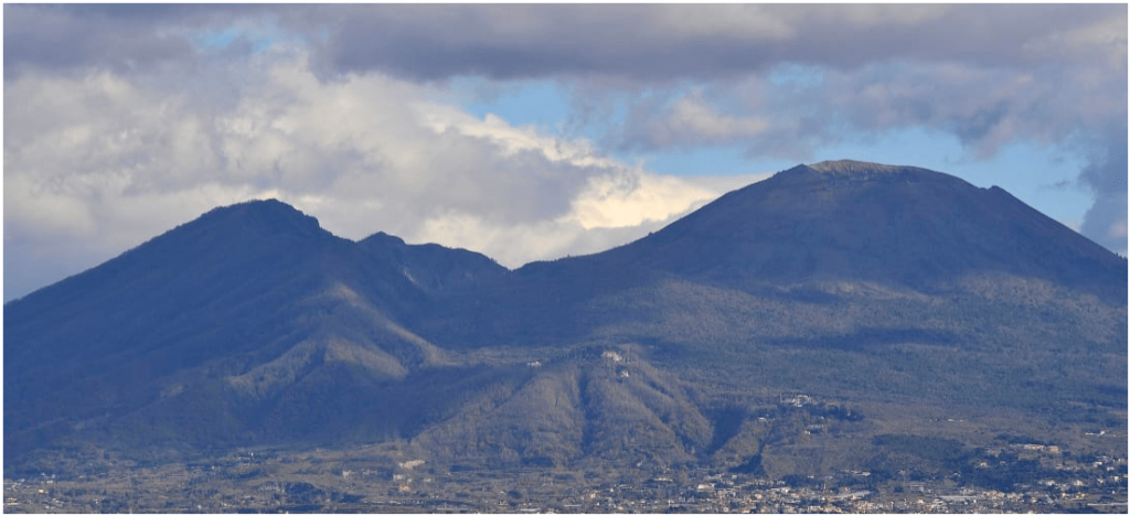 A US Tourist Became Injured In Mount Vesuvius Near To Her Phone.