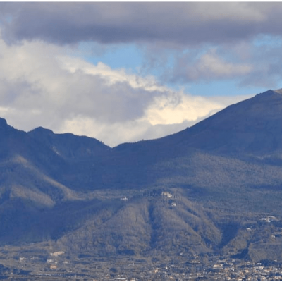 A US Tourist Became Injured In Mount Vesuvius Near To Her Phone.