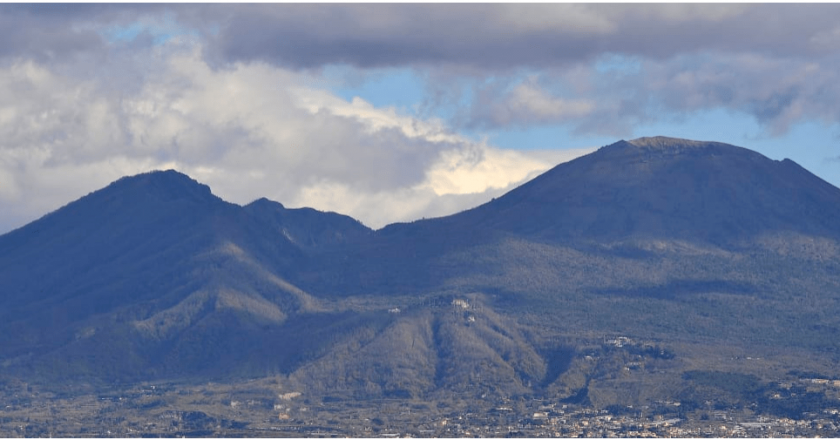 A US Tourist Became Injured In Mount Vesuvius Near To Her Phone.
